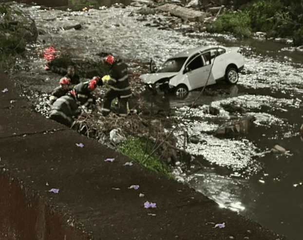 Corpo de Bombeiros no rio