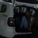 Criminoso é preso na viatura