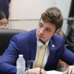 PL para proibição de celulares nas escolas é aprovado na Assembleia com voto de Thiago Auricchio