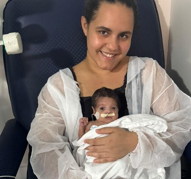 bebê João Miguel e sua mãe