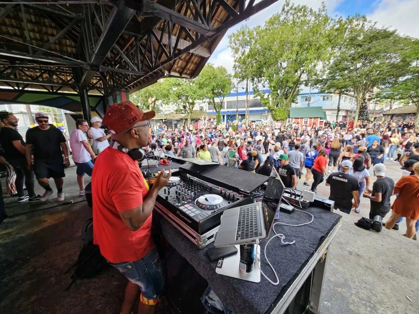 13ª edição do Projeto Flashback na Praça atrai mais de 6 mil pessoas na Vila do Doce