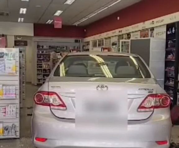 carro na farmácia