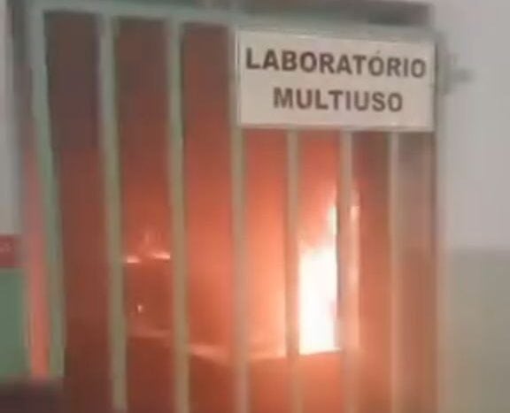 fogo na Etec