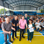 Prefeito Orlando Morando entrega escrituras a moradores do Jesus de Nazareth I e II e Novo Horizonte I e II