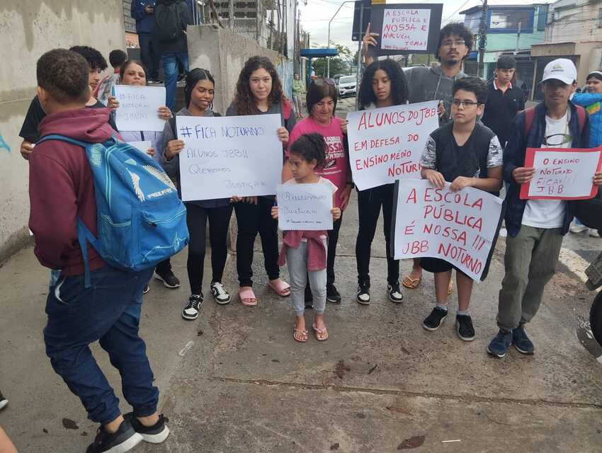 protesto em escola estadual