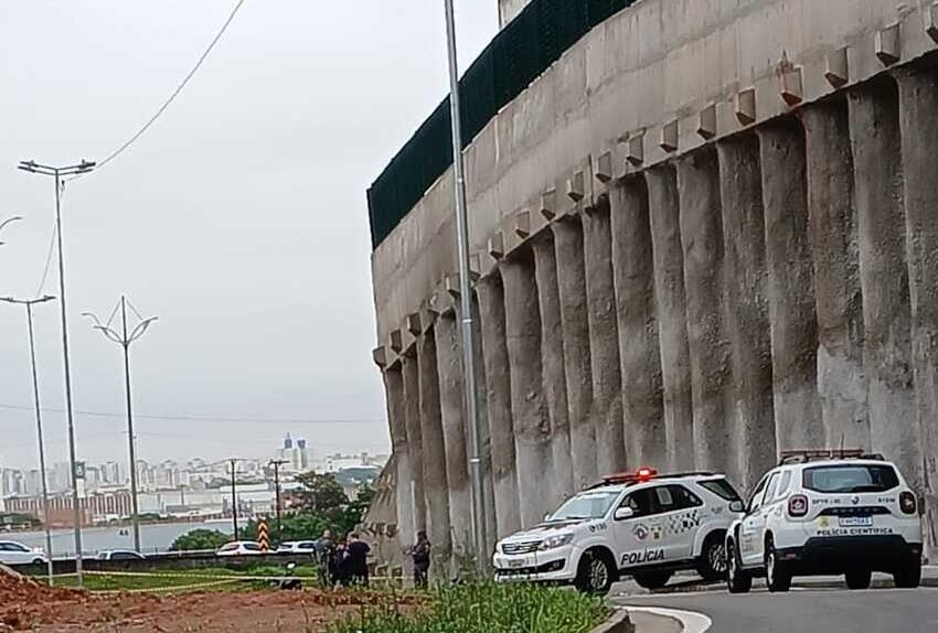PM reage a tentativa de roubo na nova alça do km 16 da Anchieta, e suspeito perde a vida