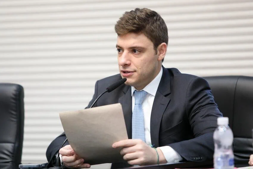Alesp aprova projeto de Thiago Auricchio que permite entrada de bebidas e alimentos em eventos