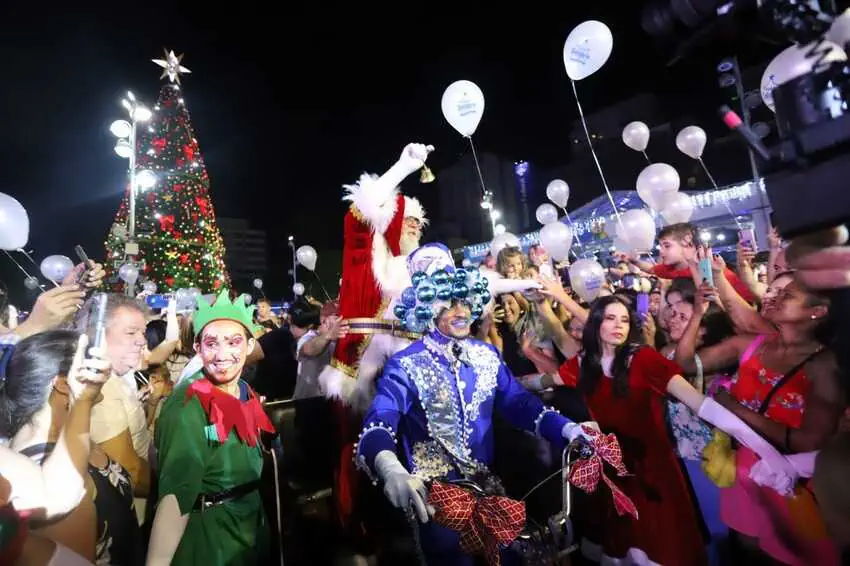 Papai Noel inaugura Paço Encantado em Santo André