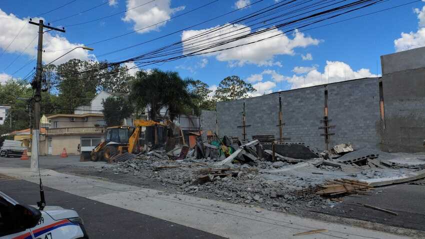 Parede desaba no Parque Jaçatuba em Santo André