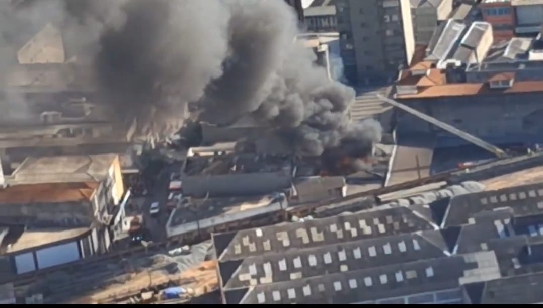 Incêndio atinge imóvel comercial no Bom Retiro em SP