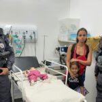 Com filho desacordado, mãe pede ajuda; policiais militares salvam bebê engasgado