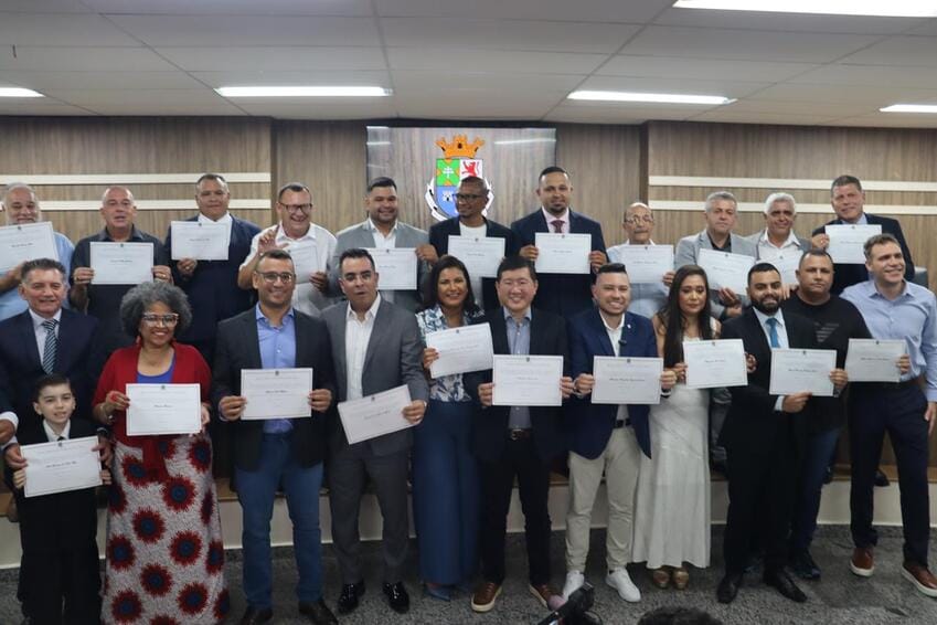 entrega dos diplomas ocorre depois de terminado o pleito, apurados os votos e passados os prazos de questionamento e de processamento do resultado das eleições