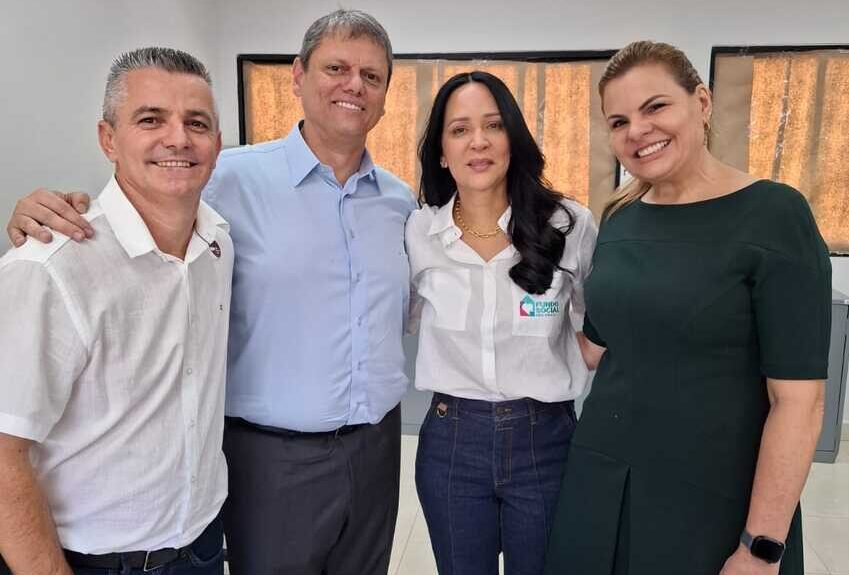 Pedido da deputada Carla Morando, governador Tarcísio entrega Praça da Cidadania em Mauá