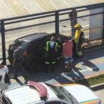 Motorista perde controle e atinge ponto de ônibus na Estrada dos Alvarengas