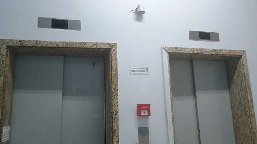 Elevadores no Hospital Piraporinha