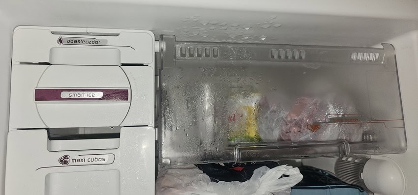 geladeira com produtos estragados