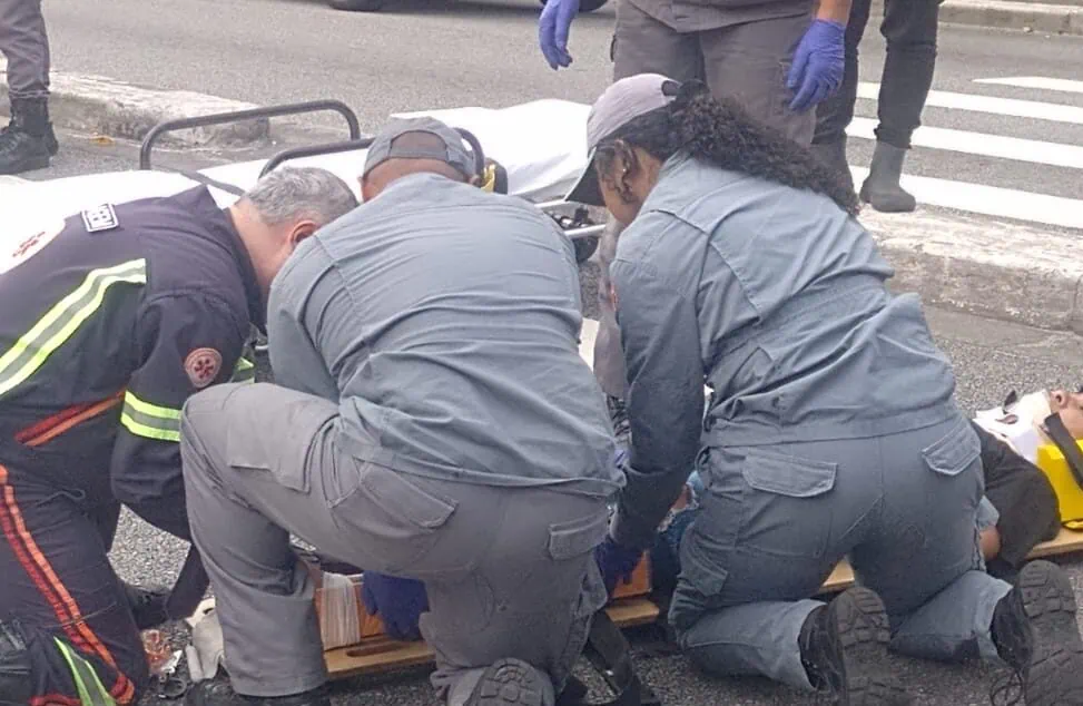 Vítima foi atropelada por um carro na Rua José Fornari, em frente à antiga empresa de ônibus Trans Bus