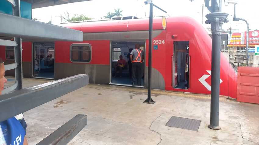 trem da CPTM parado