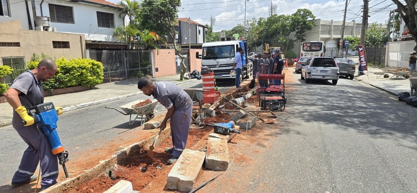 S.Caetano inicia retirada de canteiro central da Avenida Paraíso, no Bairro Olímpico