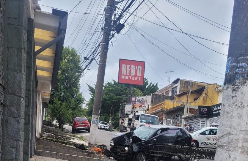 Motorista morre após colisão contra poste em Santo André