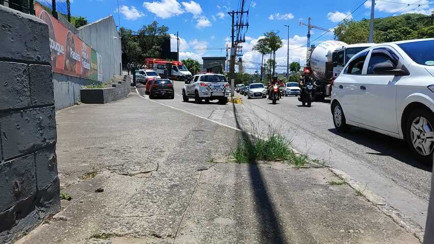 Homem sofre descarga elétrica ao tentar furtar fios no Atacadão da av. Piraporinha
