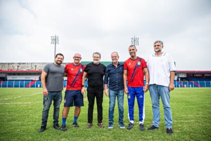 A um dia da estreia em casa na Série A-4 do Campeonato Paulista, a nova diretoria do São Caetano Futebol recebeu a visita do prefeito Tite