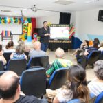 professor em sala de aula