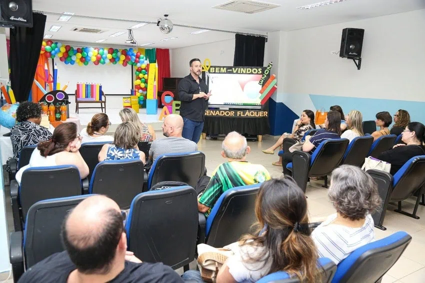 professor em sala de aula