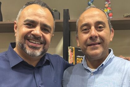 Guto anuncia criação de Secretaria de Comunicação sob comando de Vanderson Teixeira