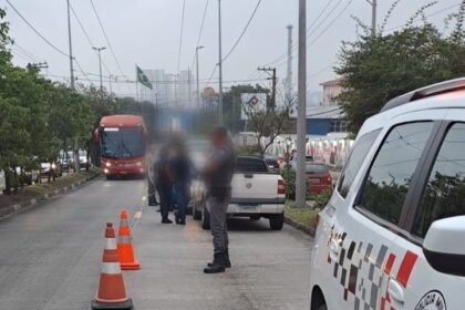 GCM de Diadema é flagrado no corredor do trólebus e causa confusão na av. Piraporinha