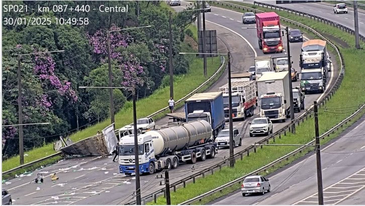 Acidente entre caminhões no Rodoanel vítimas, sendo uma em estado grave em Mauá