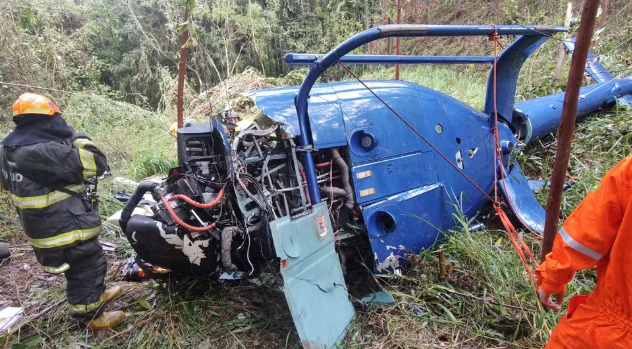 Helicóptero cai em Caeiras e dois morrem; uma criança e o piloto são resgatados com vida