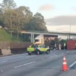 Contêiner tomba no Km 16 da Rodovia dos Imigrantes