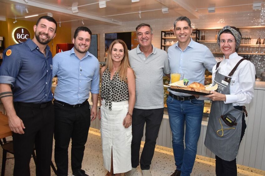 As marcas realizaram um investimento total de R$ 2 milhões, resultando na geração de 15 novas vagas de emprego