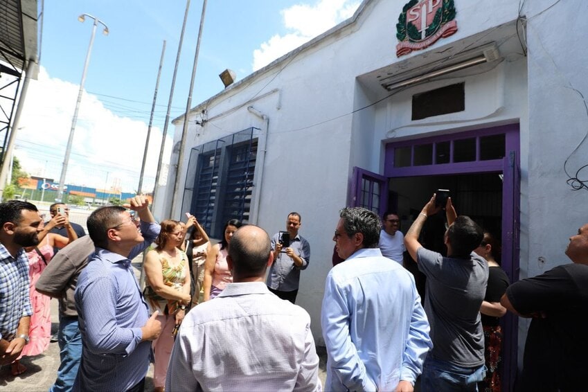 Prefeito Taka Yamauchi realiza visita à primeira escola municipal de Diadema