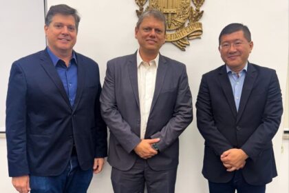 Prefeito Taka Yamauchi discute demandas com governador de São Paulo