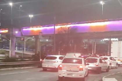 Viaduto Mamãe Clory recebe iluminação especial em São Bernardo