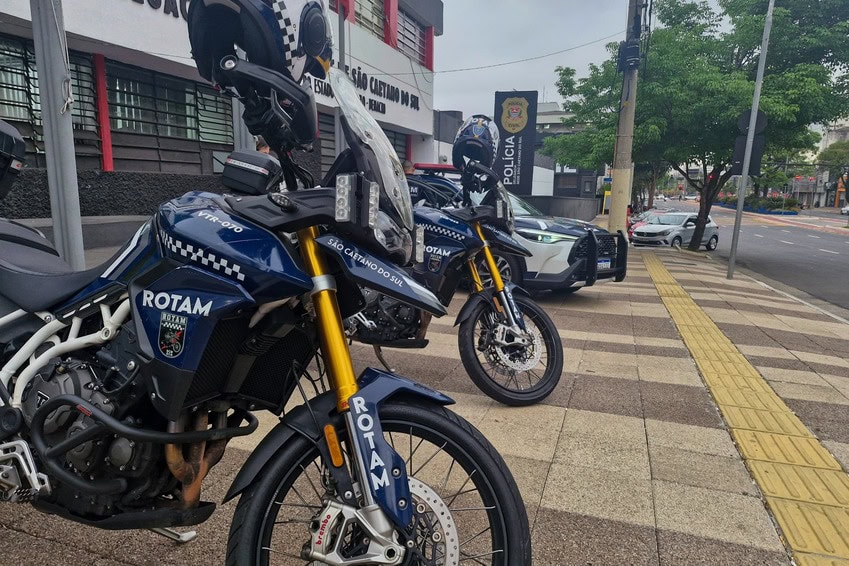 viatura e moto da GCM
