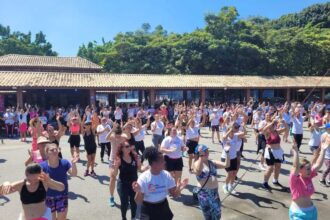 mulheres dançando zumba em são caetano