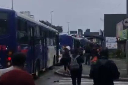 Volta às aulas e chuva geram trânsito lento em São Bernardo