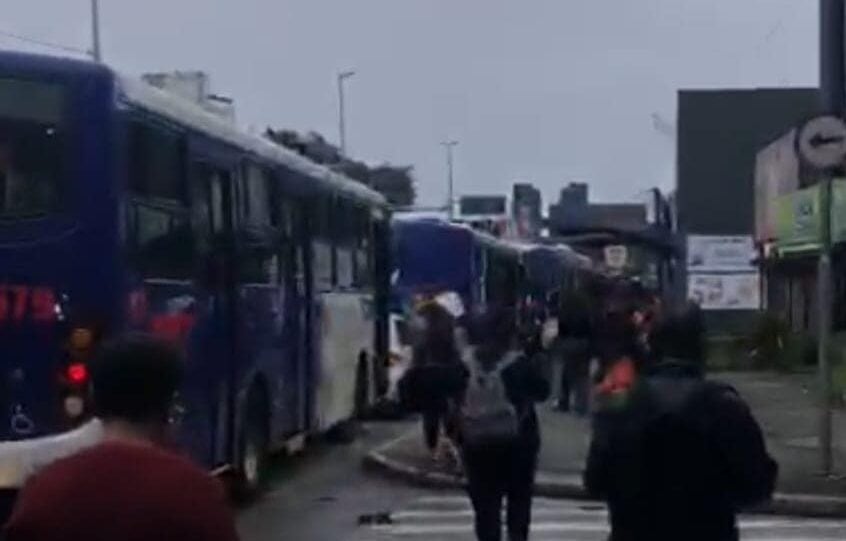 Volta às aulas e chuva geram trânsito lento em São Bernardo