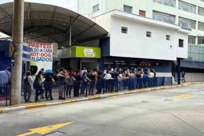 Fila no atendimento do Cartão Legal Escolar chama a atenção no centro de SBC