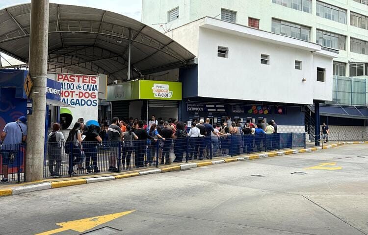 Fila no atendimento do Cartão Legal Escolar chama a atenção no centro de SBC