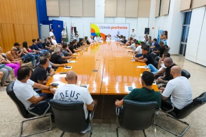 Comerciantes da Av. Kennedy e Marcelo Lima discutem melhorias para bares e restaurantes