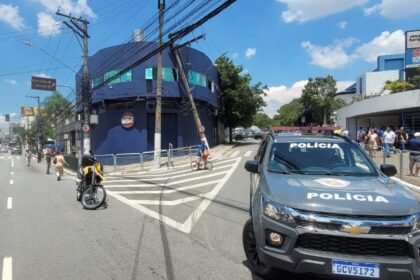 poste caído após colisão de viatura
