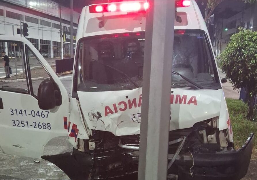 acidente com ambulância