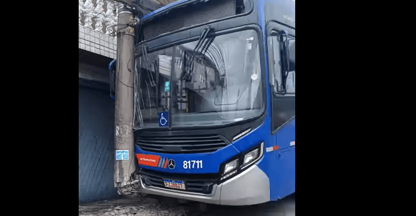 Cinco pessoas ficam feridas após acidente de ônibus em Santo André