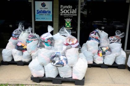Fundo Social de Santo André realiza primeira entrega de roupas de 2025