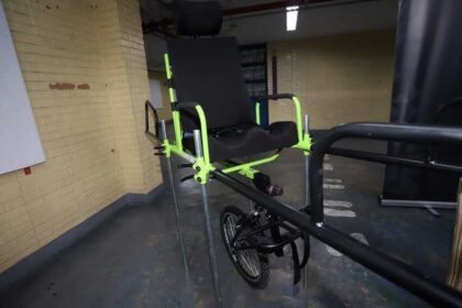 Santo André recebe novas cadeiras adaptadas para trilhas