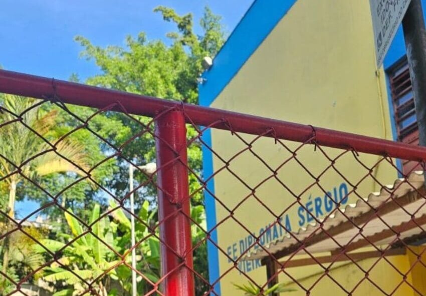 Escola estadual em São Bernardo suspende aulas presenciais por 30 dias após queda de árvores e desmoronamento